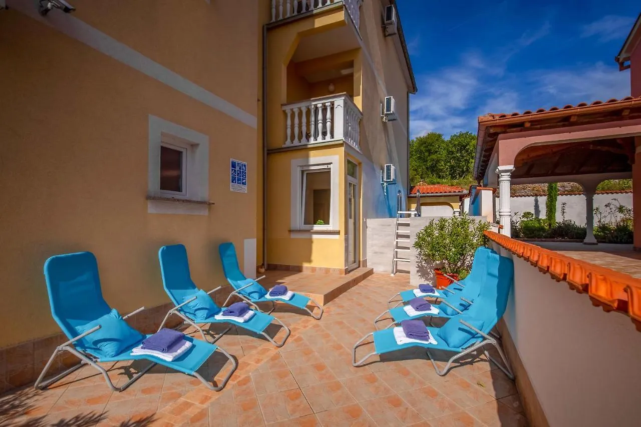 Apartment In Dramalj 5715